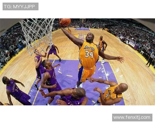 足球明星奥尼尔精彩出场引发球迷热潮全场欢呼声不断